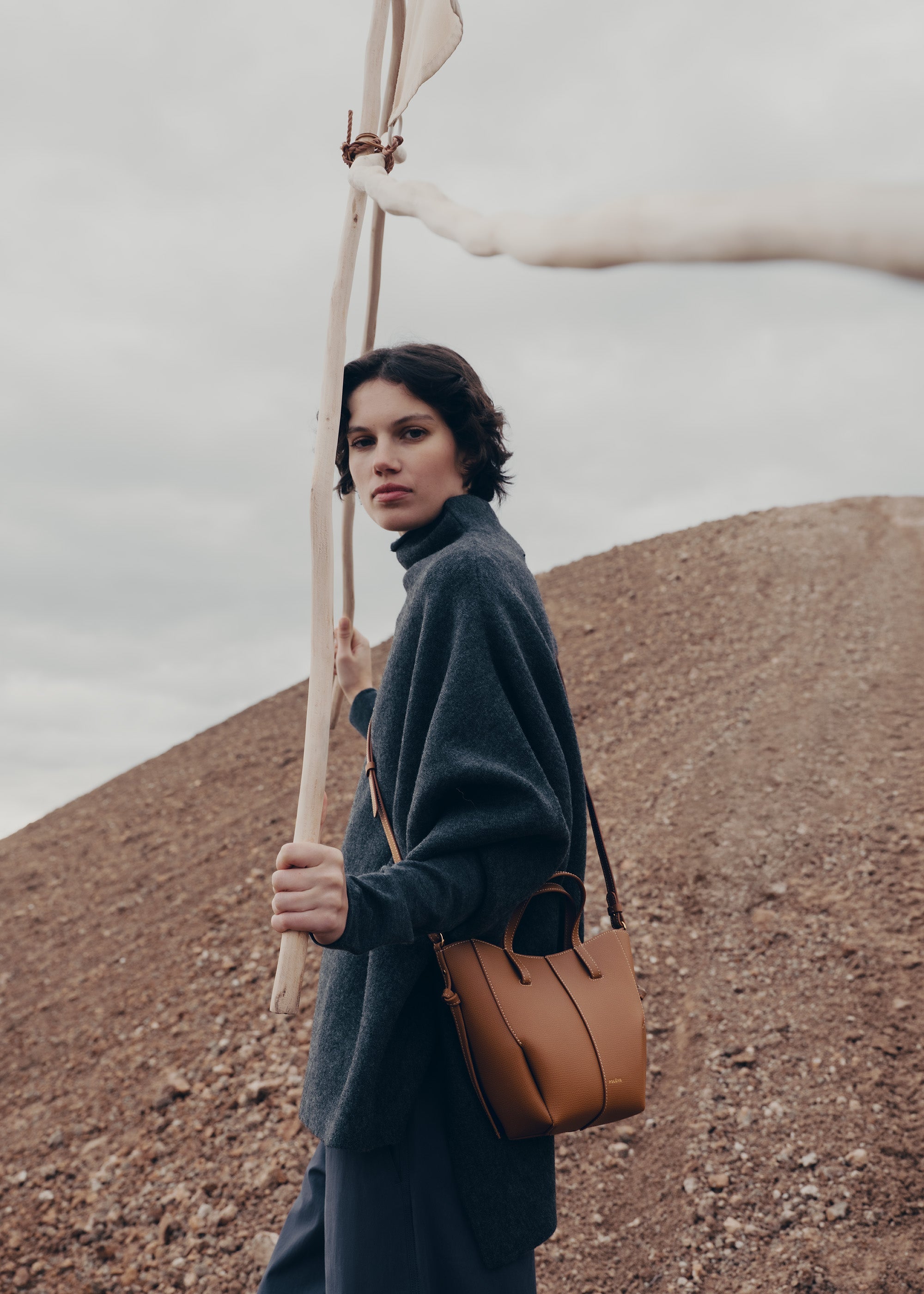 Cyme Tote Nano - Textured Camel
