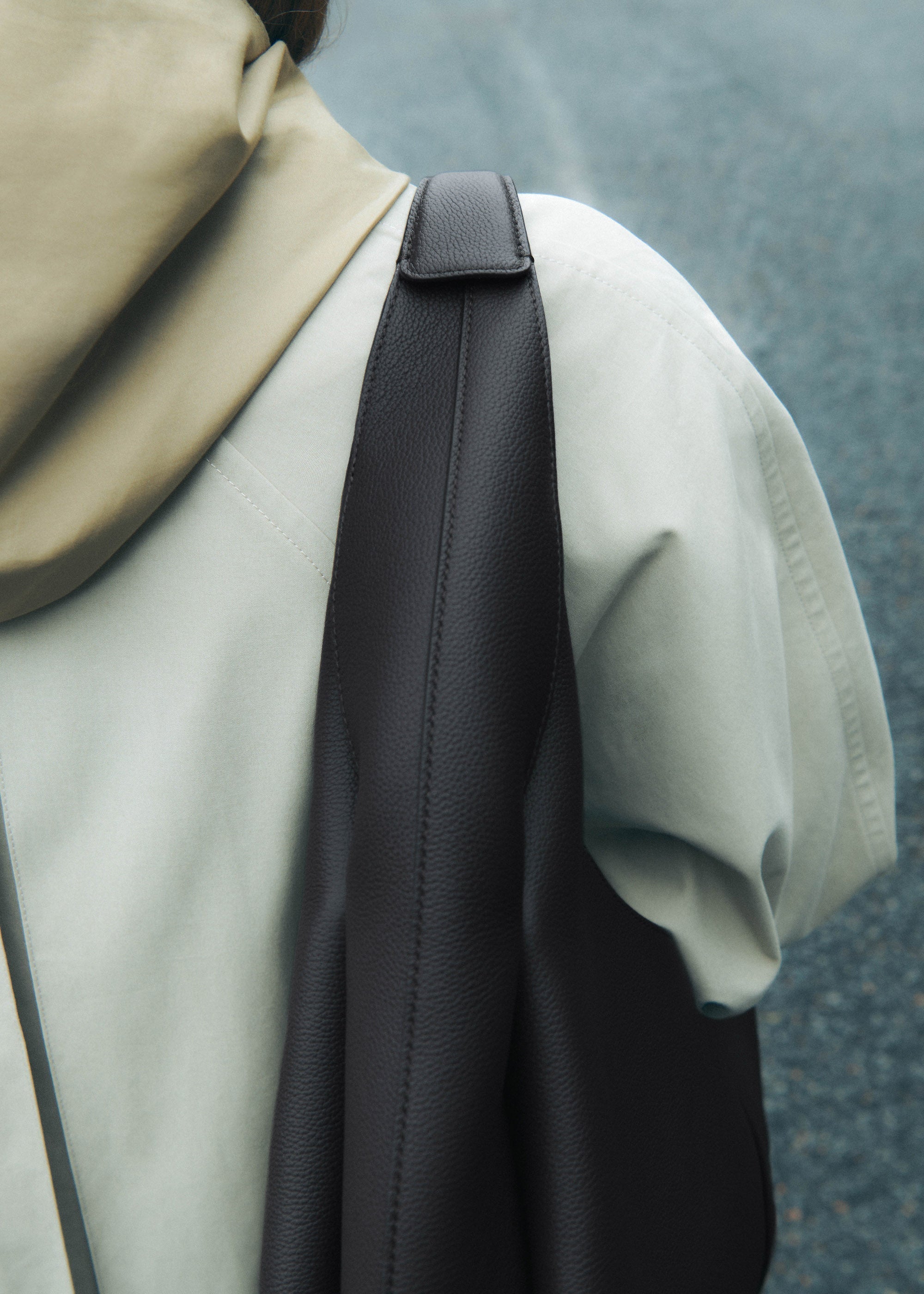 Shuldo - Textured Black